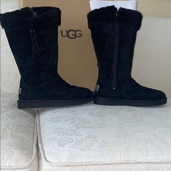 Ugg Black Tall Boots Zip size 5 NEW - Picture 2 of 3